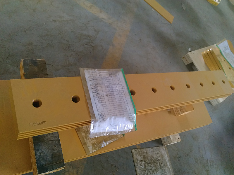 Bulldozer Cutting edge 4T3009
